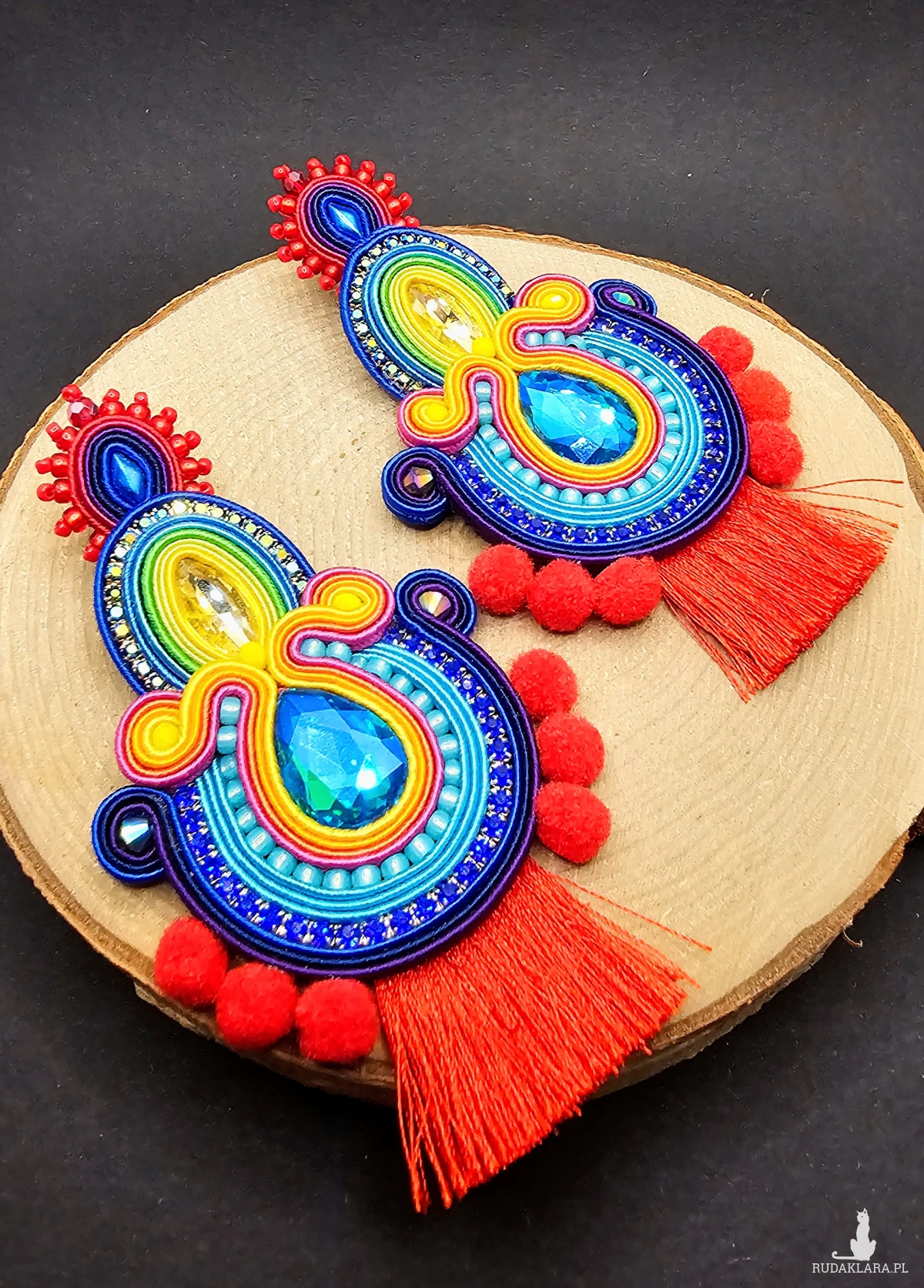 Tęczowe kolczyki sutasz z chwostami